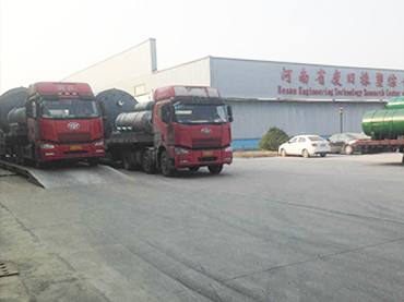 装发货现场——废轮胎炼油设备（6台以上）